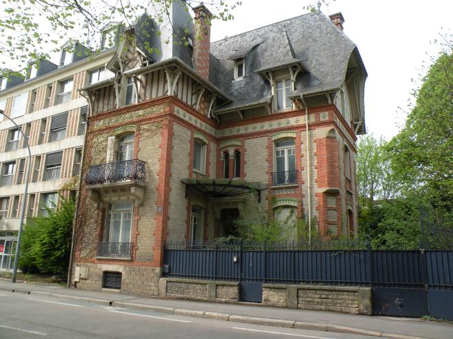  jolie maison en briques, boulevard 14 juillet